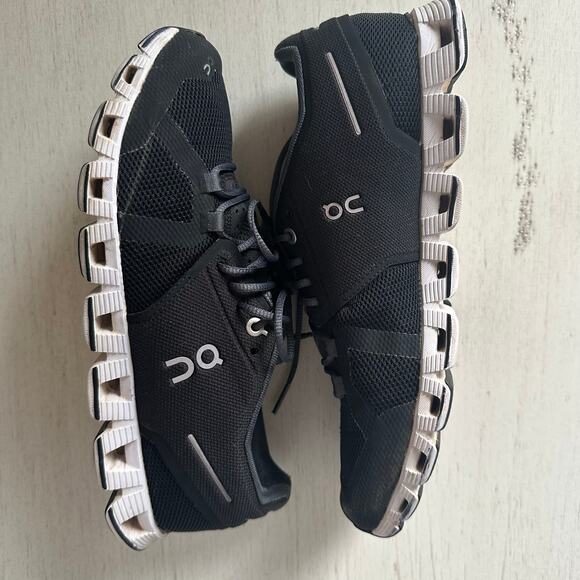 On Cloud Women's On Cloud 5 Running Shoe Black and White - Picture 4 of 8